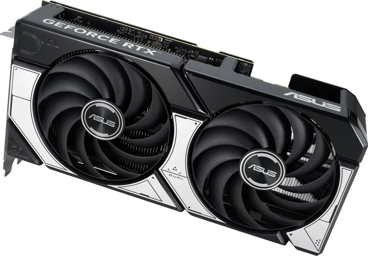 ASUS GeForce RTX 5070 вид спереди — два осевых вентилятора кулера, компактный профиль 249 мм